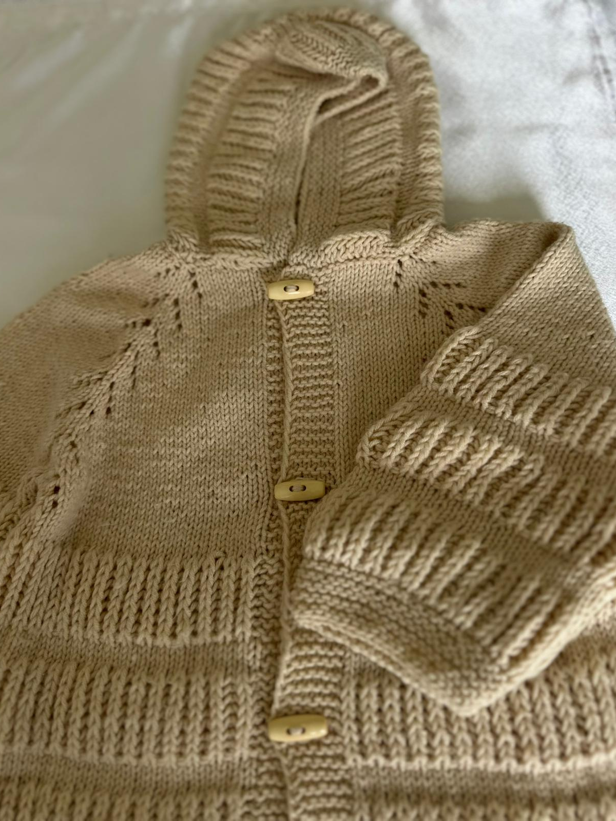 El Örgüsü Bebek Hırka-Sütlü Kahve (1-2 Yaş))